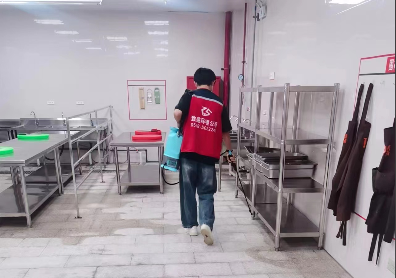 淮北師范攜手泉滿(mǎn)餐飲，共同開(kāi)展除四害行動(dòng)