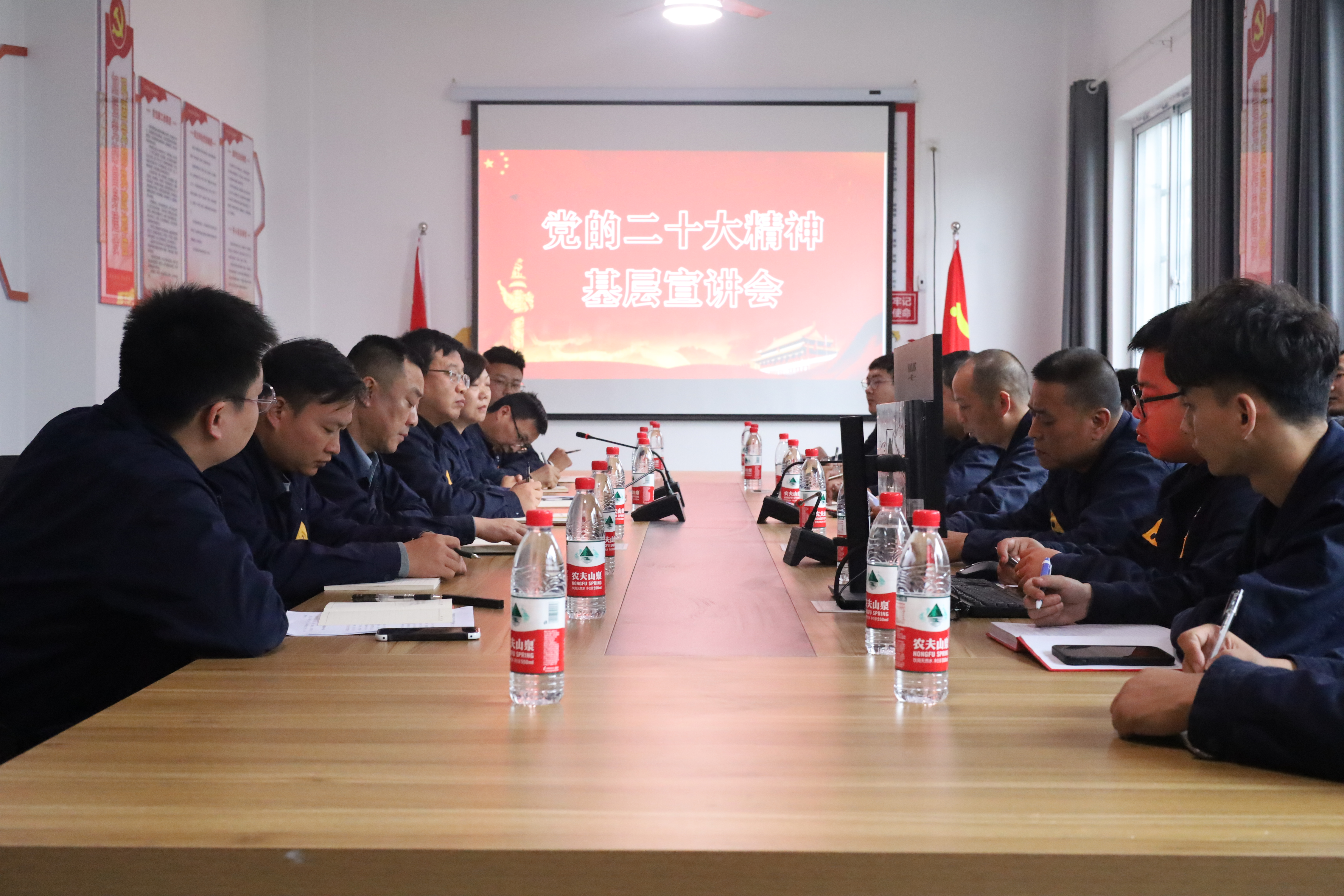 集團(tuán)黨委副書記、總經(jīng)理汪羽深入景焦能源公司宣講黨的二十大精神2.JPG